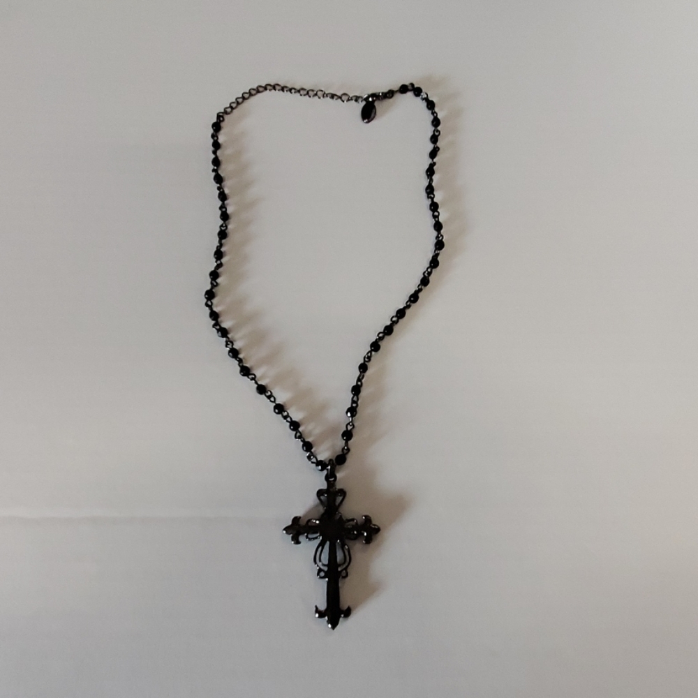 GUESS BEADED CRUCIFIX NECKLACE